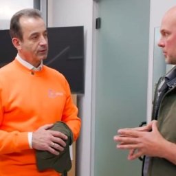 30 противоосколочных курток передал актер Певцов в Курскую область 30 противоосколочных курток передал актер Певцов в Курскую область