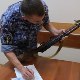 В Курской области за неделю росгвардейцы проверили 127 владельцев оружия В Курской области за неделю росгвардейцы проверили 127 владельцев оружия