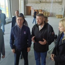 Курский сортировочный центр гумпомощи посетил Владимир Якушев Курский сортировочный центр гумпомощи посетил Владимир Якушев