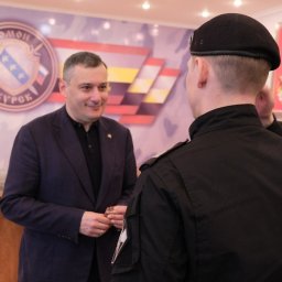 Александр Хинштейн поздравил ОМОН «Финист» с 32-летием Александр Хинштейн поздравил ОМОН «Финист» с 32-летием