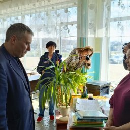 Александр Хинштейн посетил курскую школу, находящуюся в «красной зоне» Александр Хинштейн посетил курскую школу, находящуюся в «красной зоне»
