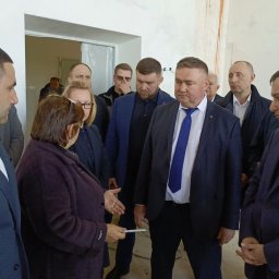 Александр Хинштейн проинспектировал ход ремонта школы в Дьяконово Александр Хинштейн проинспектировал ход ремонта школы в Дьяконово