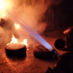 В Курске на ПЛК сгорели гараж и автомобиль В Курске на ПЛК сгорели гараж и автомобиль