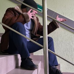 Курянин спрятался от родных в гараже, чтобы перевести мошенникам почти миллион рублей Курянин спрятался от родных в гараже, чтобы перевести мошенникам почти миллион рублей