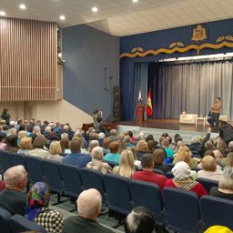 Александр Хинштейн проводит встречу с жителями Дмитриевского района