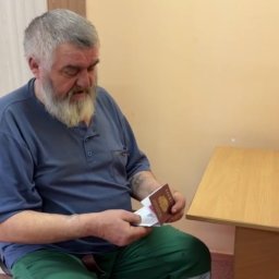 Мужчине из Суджанского района выдали новый паспорт Мужчине из Суджанского района выдали новый паспорт