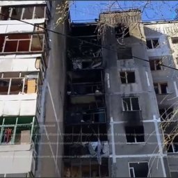 В Курске ликвидируют последствия атаки БПЛА на многоквартирный дом по улице Орловской