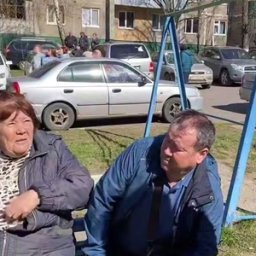 Жители поврежденного из-за атаки БПЛА дома на Орловской в Курске: "Было очень громко" Жители поврежденного из-за атаки БПЛА дома на Орловской в Курске: "Было очень громко"