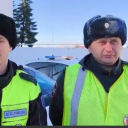 В Курске полицейские спасли людей из лифта горящего дома В Курске полицейские спасли людей из лифта горящего дома