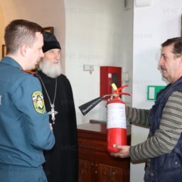 Курские спасатели инспектируют храмы перед Пасхой Курские спасатели инспектируют храмы перед Пасхой