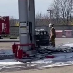 В Курской области украинский дрон сбросил взрывное устройство на автомобиль В Курской области украинский дрон сбросил взрывное устройство на автомобиль