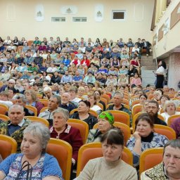 Александр Хинштейн проводит встречу с жителями Золотухинского района