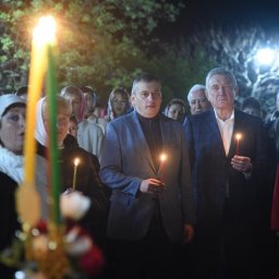 Александр Хинштейн встретил Пасху в Медвенском районе Александр Хинштейн встретил Пасху в Медвенском районе