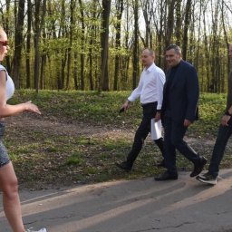 Хинштейн раскритиковал состояние деревянной экотропы на Боевке Хинштейн раскритиковал состояние деревянной экотропы на Боевке