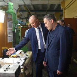 Александр Хинштейн посетил курский завод «Маяк»
