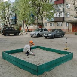 В Курске будут решать проблему с установкой детских площадок
