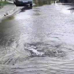 В Курске прорвало водопровод на улице Серегина В Курске прорвало водопровод на улице Серегина