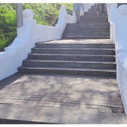 В Курске привели в порядок ограждение лестницы на улице Мирной В Курске привели в порядок ограждение лестницы на улице Мирной