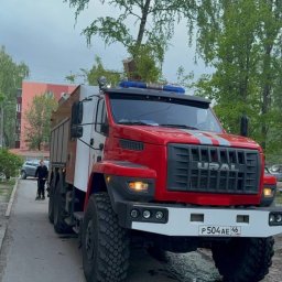 В Курске 16 человек тушили пожар в подсобном помещении магазина В Курске 16 человек тушили пожар в подсобном помещении магазина