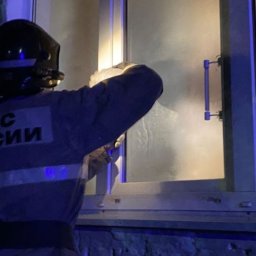 В Курской области спасатели помогли ребенку в запертой квартире В Курской области спасатели помогли ребенку в запертой квартире