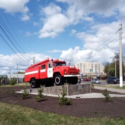 В Курске открыли памятник пожарному ретро-автомобилю В Курске открыли памятник пожарному ретро-автомобилю