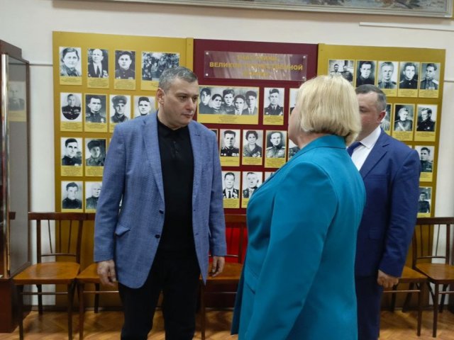 Александр Хинштейн посетил Дмитриевский краеведческий музей