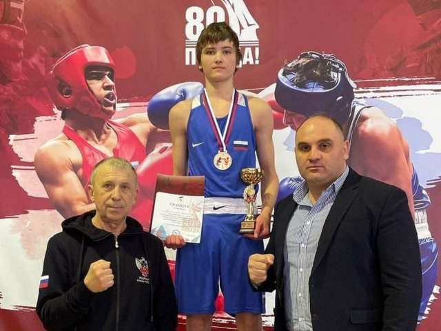 Курянин Антон Лукьянчиков победил на Всероссийских соревнованиях по боксу