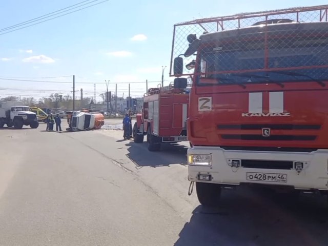 В Курске на Моковской перевернулась автоцистерна