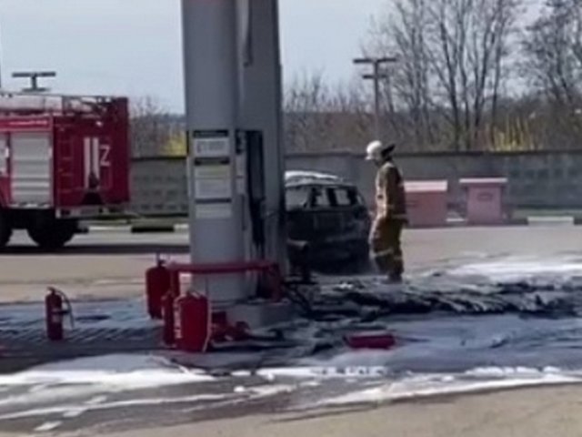 В Курской области украинский дрон сбросил взрывное устройство на автомобиль