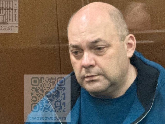 Экс-губернатор Курской области доставлен в Мещанский суд Москвы