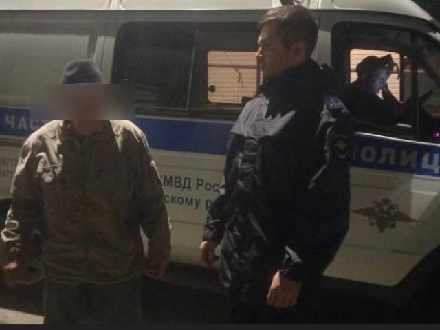 В Курске полицейские помогли пенсионеру вернуться домой