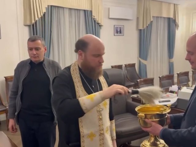 Александр Хинштейн в Великий четверг освятил рабочий кабинет в Доме Советов