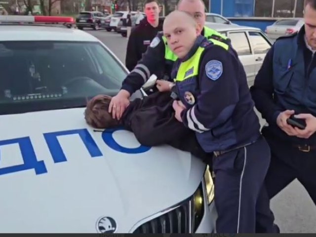 17-летнего лихача за рулем задержала курская полиция