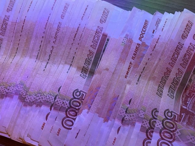 Курская учительница перевела мошенникам почти полтора миллиона рублей