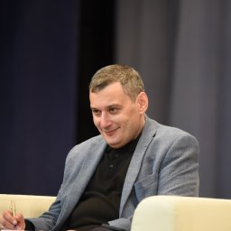 Александр Хинштейн поздравил курян с Первомаем Александр Хинштейн поздравил курян с Первомаем