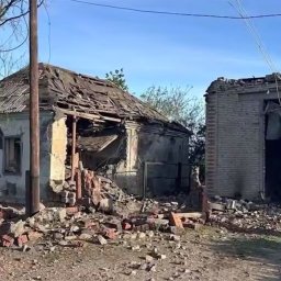 ВСУ при помощи FPV-дрона атаковали жилой дом в селе Званное Курской области ВСУ при помощи FPV-дрона атаковали жилой дом в селе Званное Курской области
