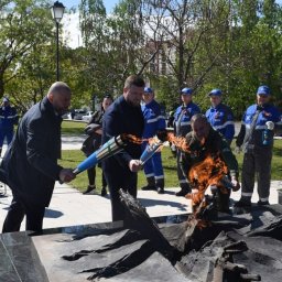 В Курске на мемориале «Курская дуга» зажгли Вечный огонь В Курске на мемориале «Курская дуга» зажгли Вечный огонь