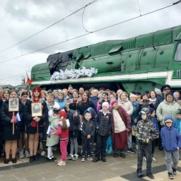 В Курской области пассажиры Поезда Победы пели песни и возлагали цветы