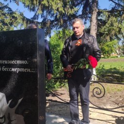 Хинштейн проверил ход работ по ремонту памятников в Обоянском районе Хинштейн проверил ход работ по ремонту памятников в Обоянском районе