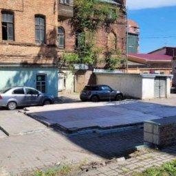 В Курске убрали павильоны и привели в порядок территорию возле мемориала «Памяти павших»