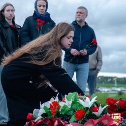 Участники автопробега «Непокоренные» возложили цветы на мемориале «Курская битва»