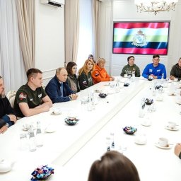 Владимир Путин встретился с волонтерами в Курской области