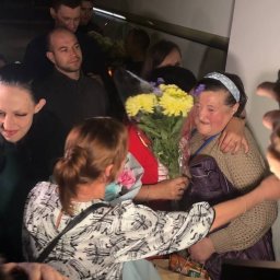 Александр Хинштейн встретил в Курске автобус с возвращенными из Украины людьми