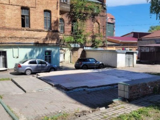 В Курске убрали павильоны и привели в порядок территорию возле мемориала «Памяти павших»