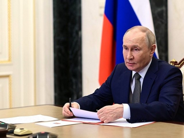 Завершился телефонный разговор между президентами России и США