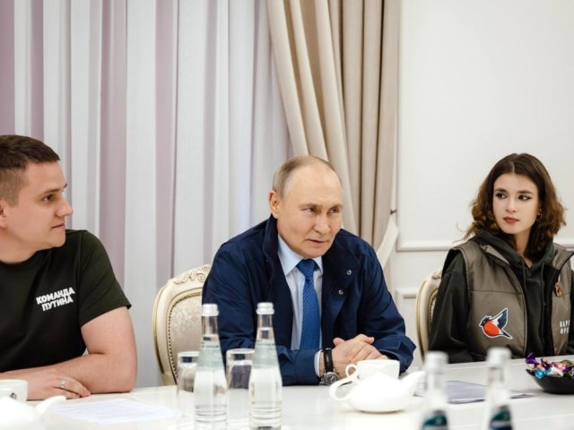 Владимир Путин попросил представить к госнаградам курских муниципальных деятелей