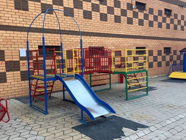В Курске прокуратура выявила нарушения при эксплуатации детской игровой площадки