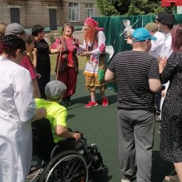 В Курской области воспитанникам дома-интерната «Надежда» подарили интерактивный кукольный спектакль