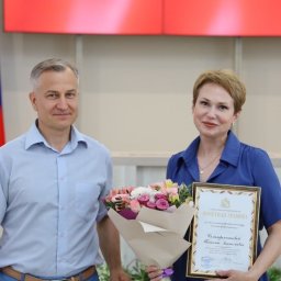 В Курской области Александр Чепик наградил соцработников В Курской области Александр Чепик наградил соцработников