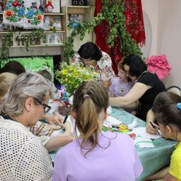 В Курской области в центре «СемьЯ» проводят тренинги для детей с ОВЗ и их родителей